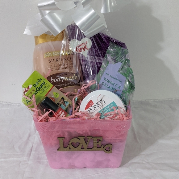 WOMEN'S GIFT BASKET, GIFT BASKET FOR HER - Picture 3 of 4
